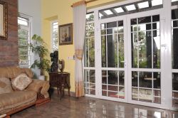 CỬA ĐI NHỰA 4 CÁNH MỞ QUAY